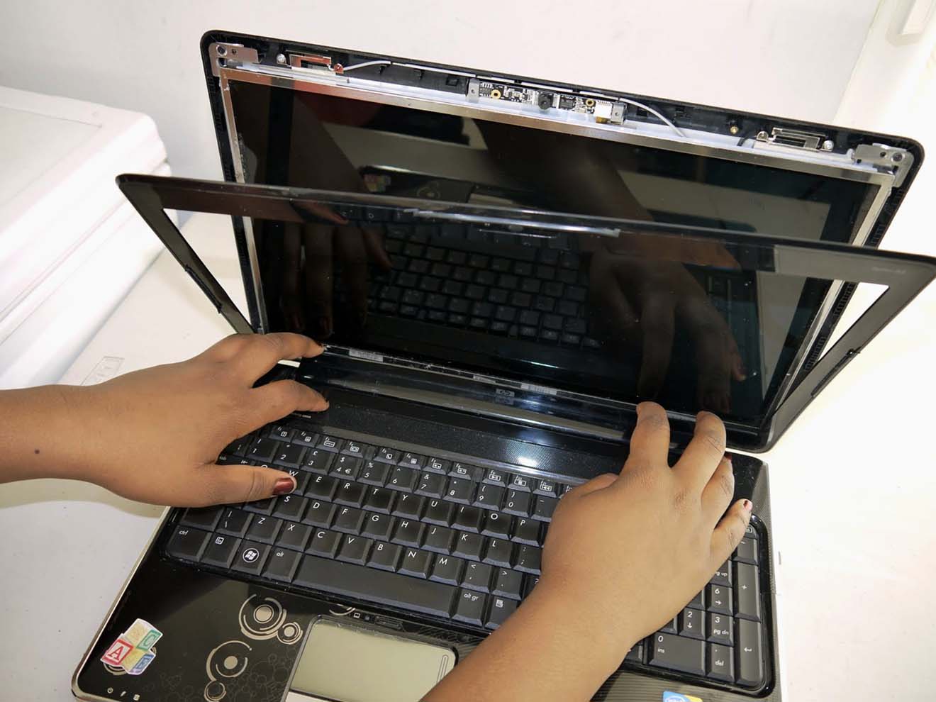 Замена экрана ноутбука HP в Зеленогорске